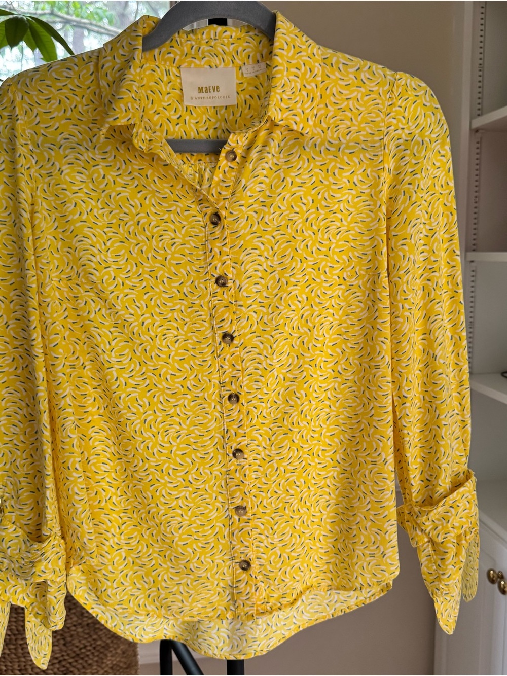 Anthropologie Maeve Blithe Yellow
Printed Tie Sleeve Buttondown Blouse